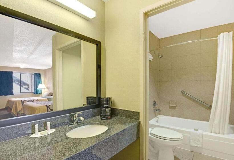 Номер Стандарт, Super 8 By Wyndham Universal City