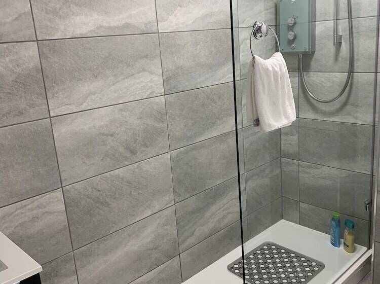 Standard Triple Room Shared Bathroom, Bide Collective