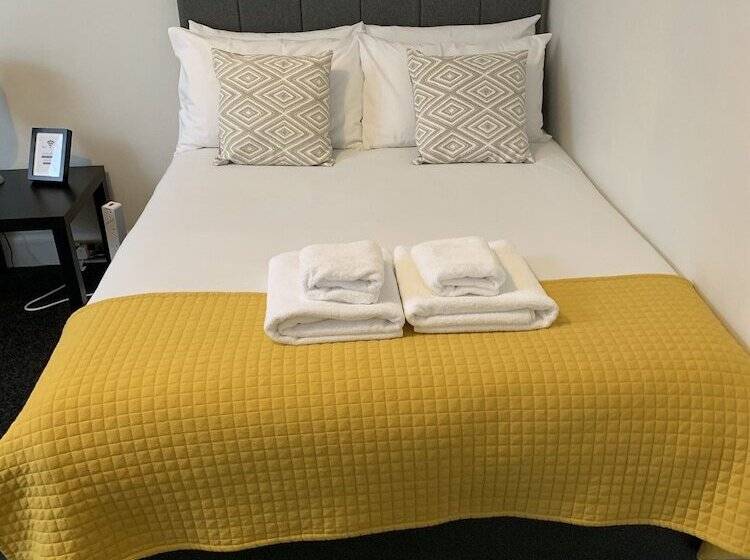 Standard Triple Room Shared Bathroom, Bide Collective