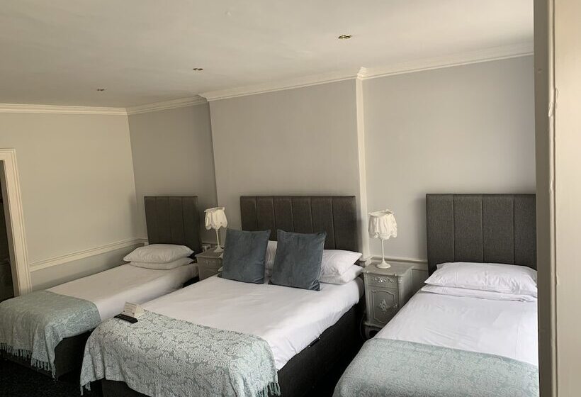 Standard Quadruple Room, Bide Collective