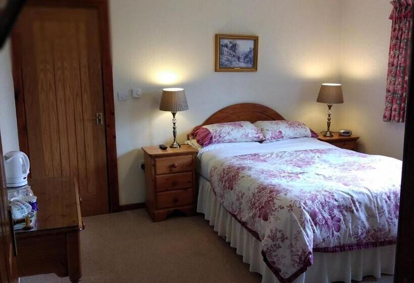 스탠다드 룸 가든 전망, Alltyfyrddin Farm Guest House At The Merlin S Hill Centre