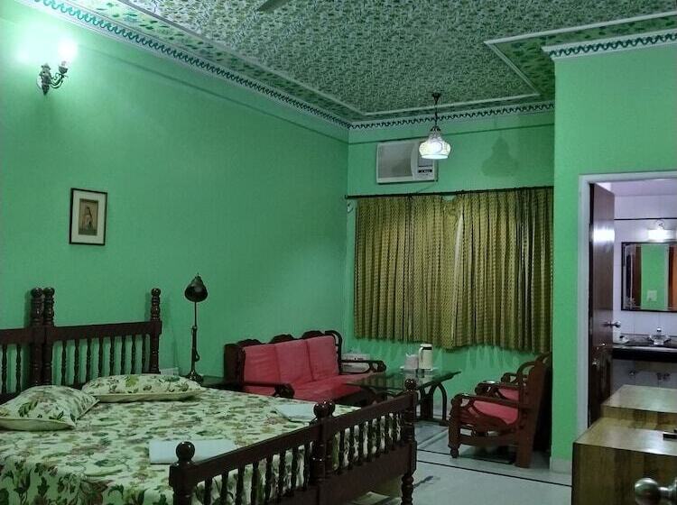 标准间, Anuraag Villa