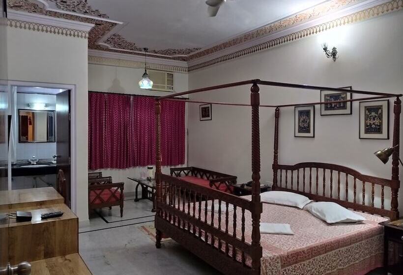 غرفة قياسية, Anuraag Villa