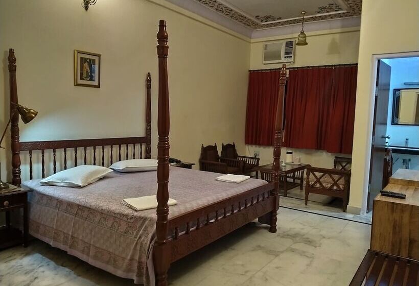 标准间, Anuraag Villa