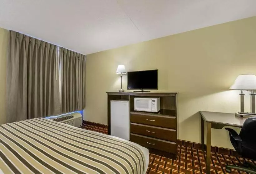 キングサイズベッドのスタンダードルーム, Econo Lodge Inn & Suites Triadelphia  Wheeling