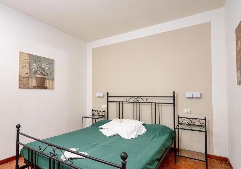 Люкс Кровать Кинг, Econo Lodge Inn & Suites Triadelphia Wheeling