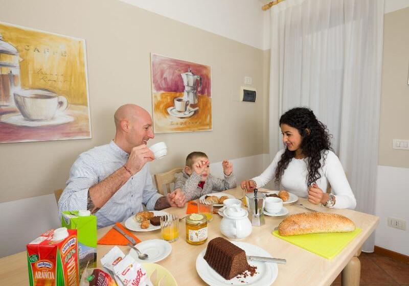 Люкс Кровать Кинг, Econo Lodge Inn & Suites Triadelphia Wheeling