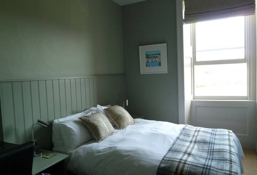 Номер Стандарт, Edgar Townhouse