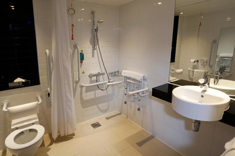 Номер Стандарт Адаптированный для Инвалидов, Holiday Inn Express Windsor, An Ihg