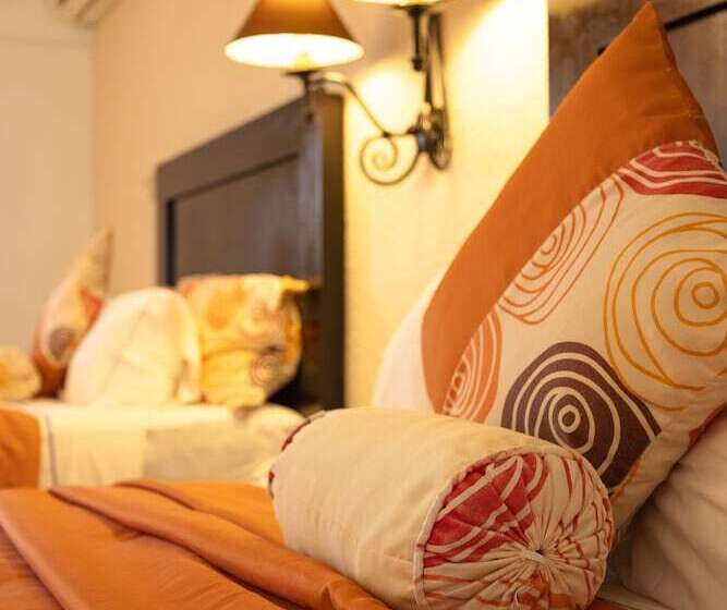 エクゼクティブルーム, Maria Isabel Colima