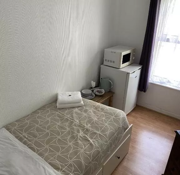 Economy Yhden Hengen Huone, Rose Marie Guest House