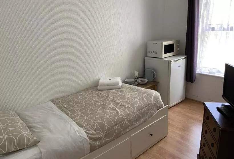 Economy Yhden Hengen Huone, Rose Marie Guest House