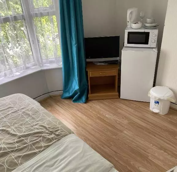 Economy Yhden Hengen Huone, Rose Marie Guest House