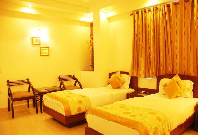 חדר אקזקיוטיב, Shipra International