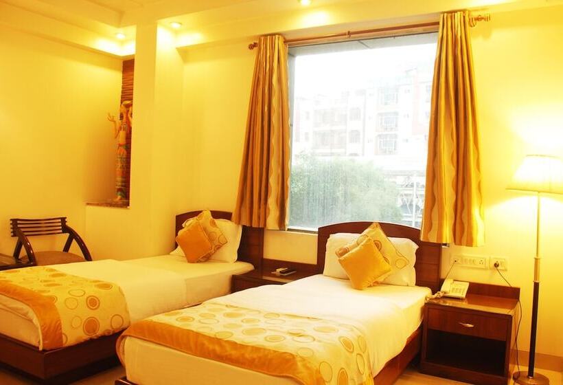 חדר אקזקיוטיב, Shipra International