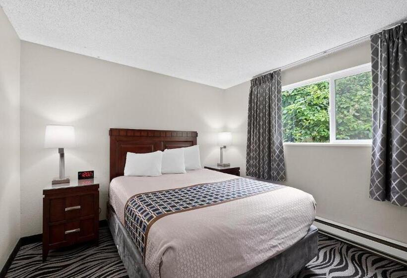 جناح, Astoria Rivershore Motel