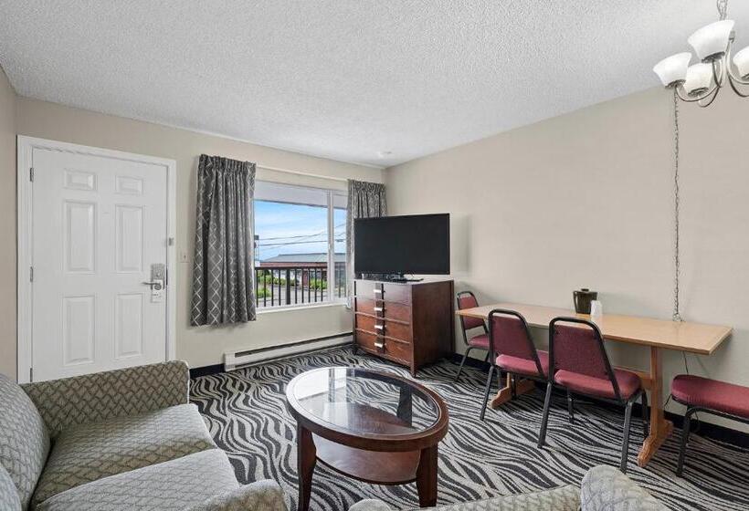 جناح, Astoria Rivershore Motel