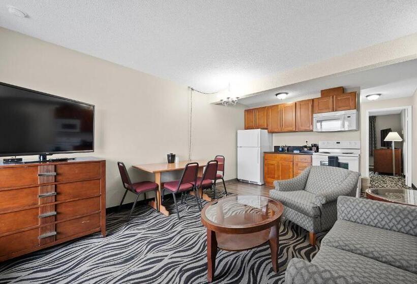 جناح, Astoria Rivershore Motel