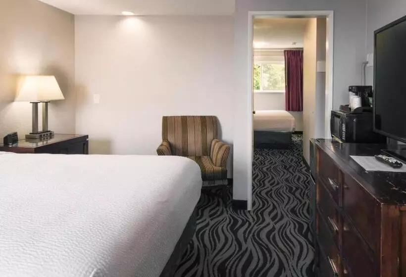 スイート（家族用）, Astoria Rivershore Motel