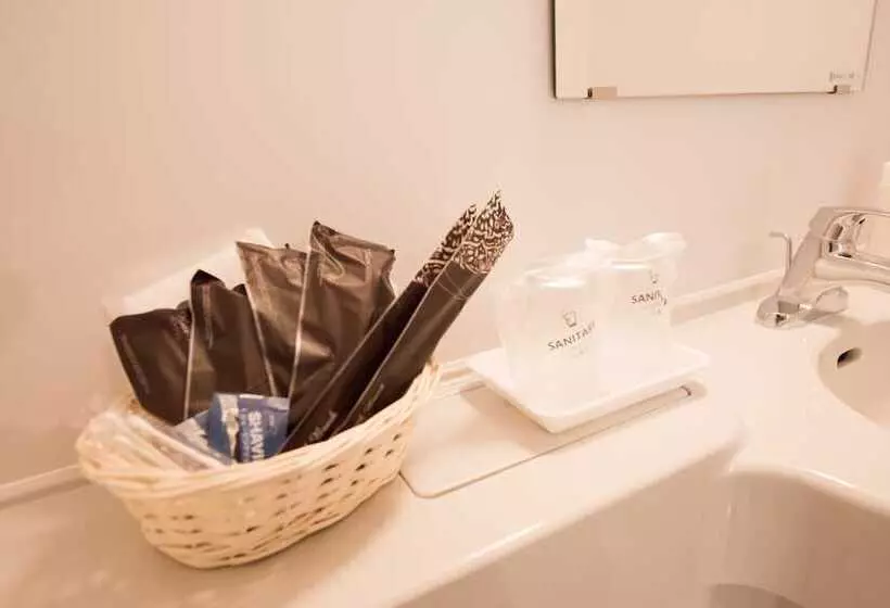 スタンダードトリプルルーム, Crown Hotel Okinawa