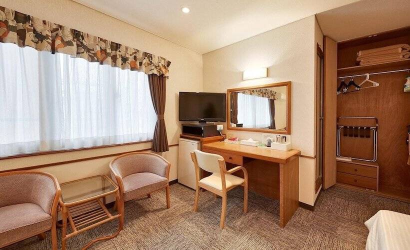 חדר סטנדרט לשלושה, Crown Hotel Okinawa