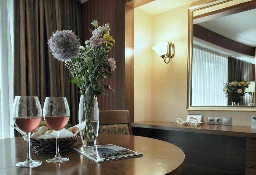 اتاق استاندارد با چشمانداز شهر, Diplomat Hotel By Ag Hotels Group