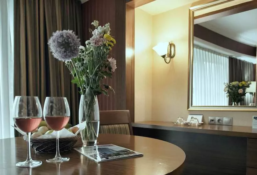 اتاق استاندارد با چشم‌انداز شهر, Diplomat Hotel By Ag Hotels Group