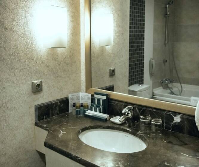 اتاق استاندارد با چشمانداز شهر, Diplomat Hotel By Ag Hotels Group