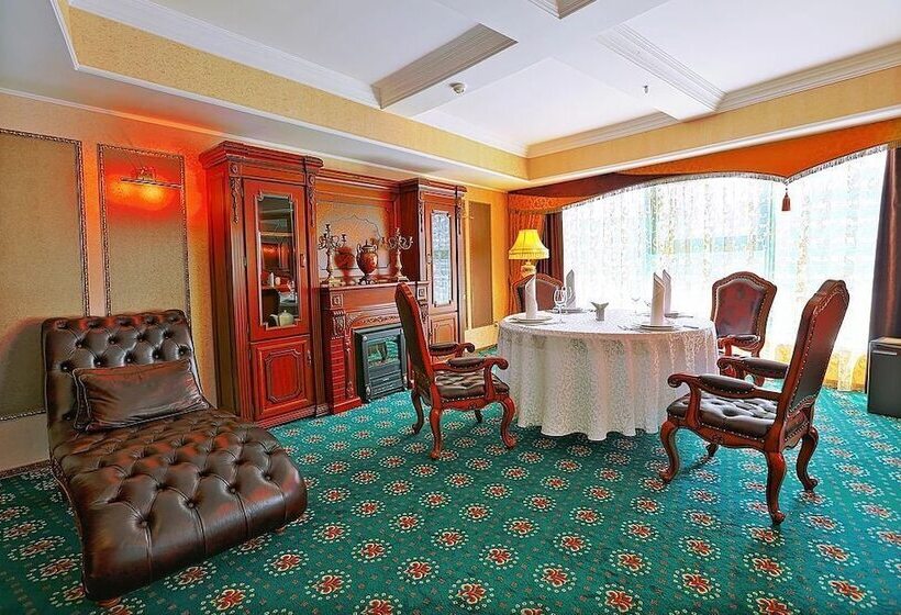 سوئیت پرزیدنت, Diplomat Hotel By Ag Hotels Group