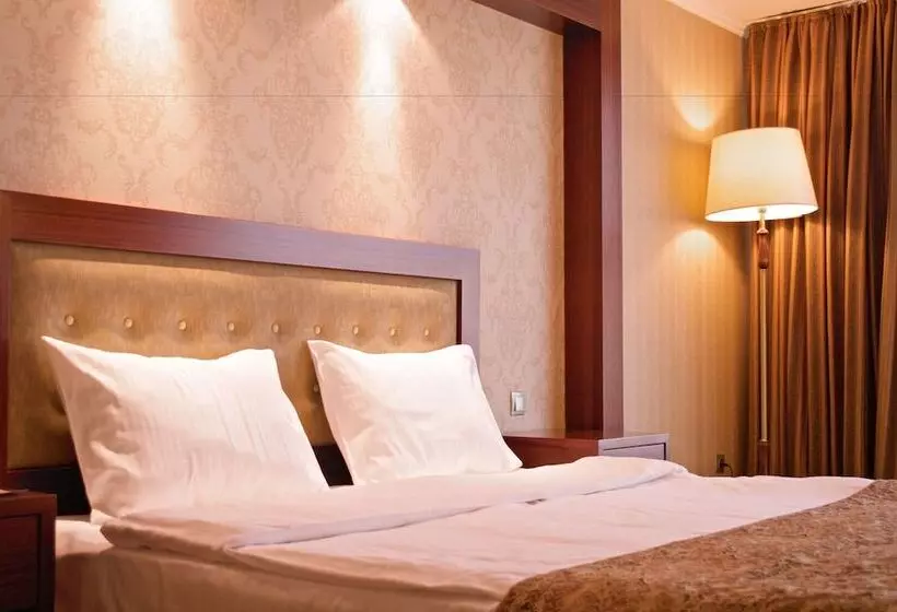 سوییت جونیور, Diplomat Hotel By Ag Hotels Group