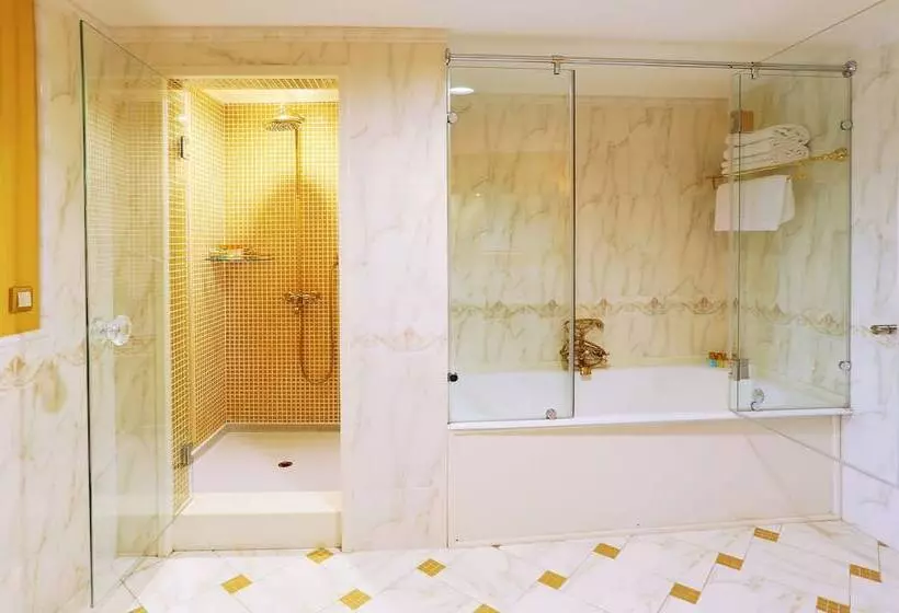 سوئیت سینیور, Diplomat Hotel By Ag Hotels Group