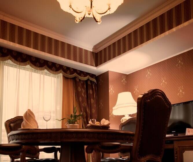 سوئیت سینیور, Diplomat Hotel By Ag Hotels Group