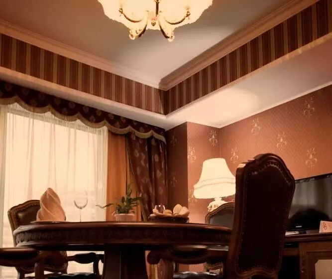 سوئیت سینیور, Diplomat Hotel By Ag Hotels Group