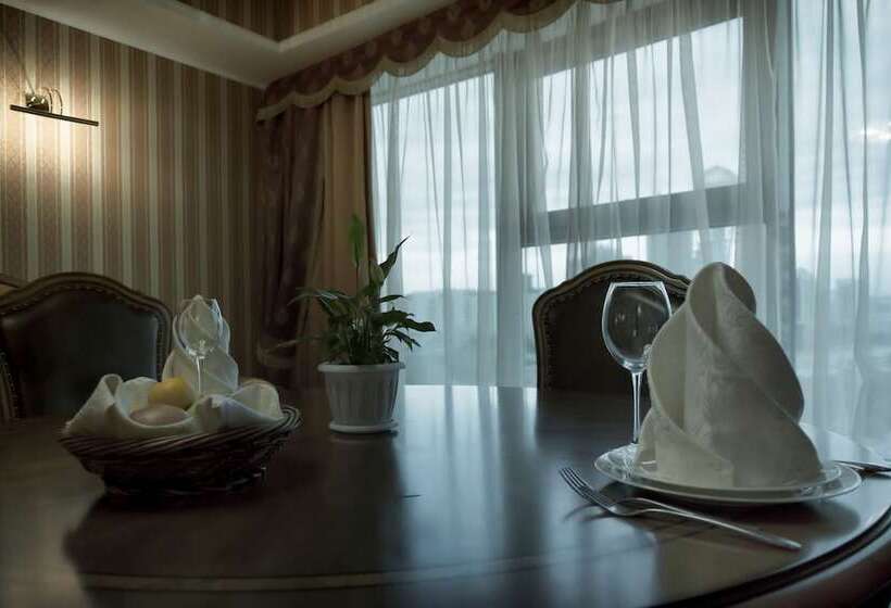 سوئیت سینیور, Diplomat Hotel By Ag Hotels Group