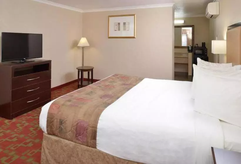 身障者適用キングサイズベッドルーム, Pacific Shores Inn   Morro Bay