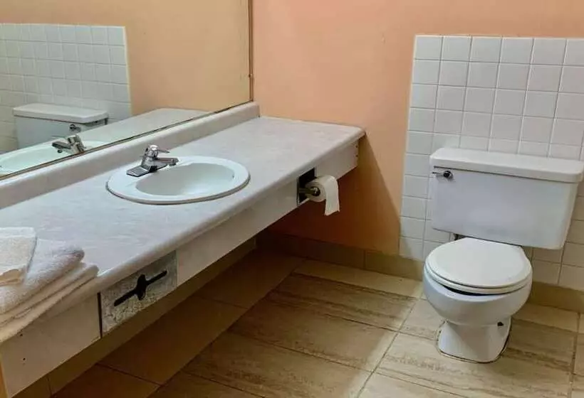２ダブルベッドのスタンダードルーム, Red Carpet Inn & Suites Lima