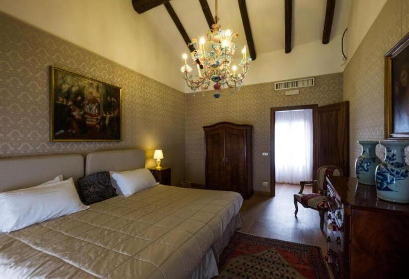 Семейный Номер Вид на Сад, Relais Alberti