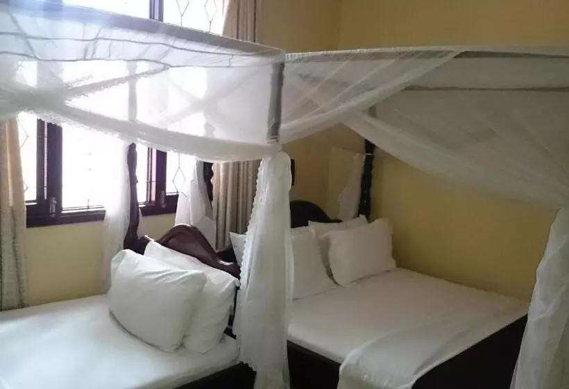 اتاق لوکس سه تخته, Transit Airport B&b