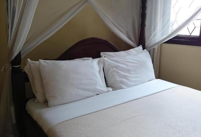 اتاق لوکس سه تخته, Transit Airport B&b