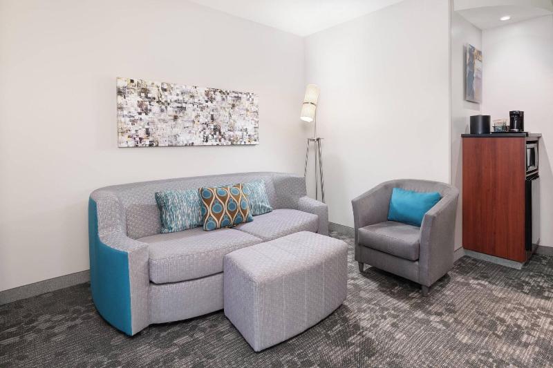 带大床的套房, Courtyard By Marriott Pittsburgh Washington Meadow Lands