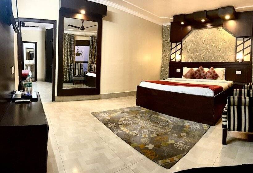 家庭套房, Mongas