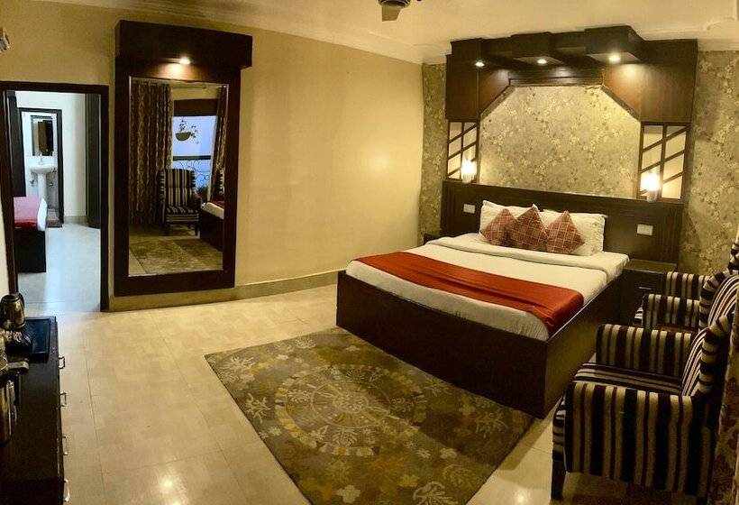 家庭套房, Mongas