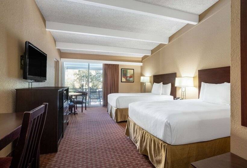 غرفه قياسيه سريرين مزدوجين, Travelodge By Wyndham Lakeland