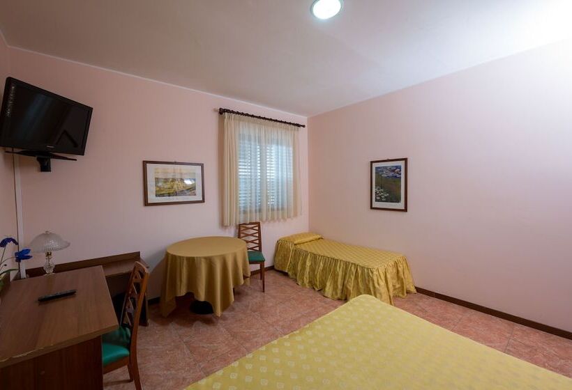 غرفة قياسية ثلاثية, Valle Degli Ulivi