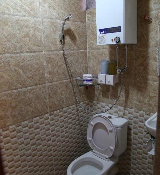 اتاق خانوادگی, New Tokyo Hostel