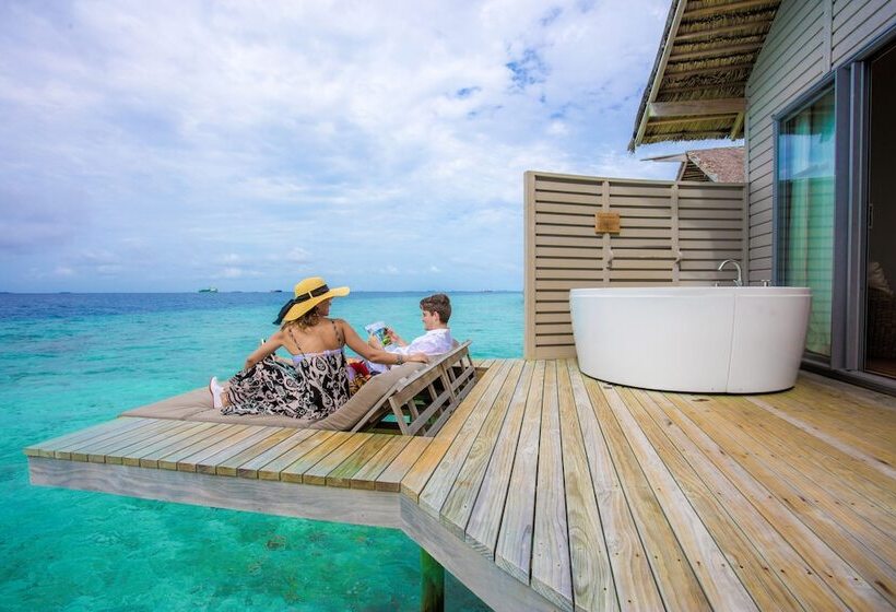 ویلای لوکس 1 خوابه, Centara Ras Fushi Resort & Spa Maldives