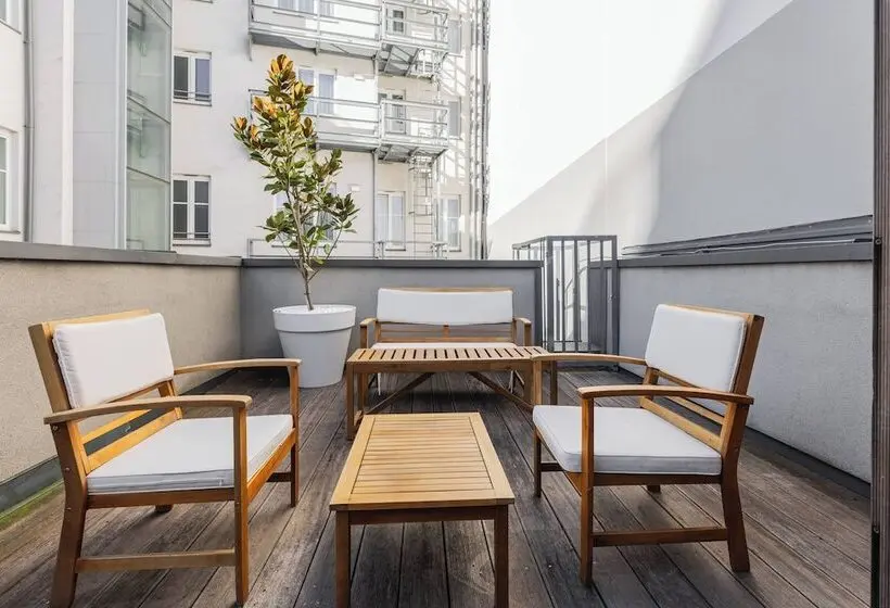 اتاق استاندارد با تراس, FortyPlusOne Hotel Vienna