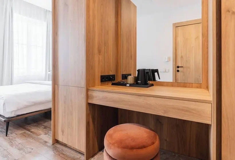 اتاق استاندارد با تراس, FortyPlusOne Hotel Vienna