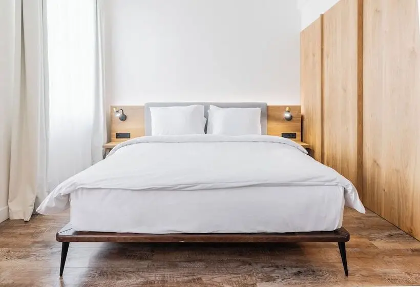 اتاق استاندارد با تراس, FortyPlusOne Hotel Vienna