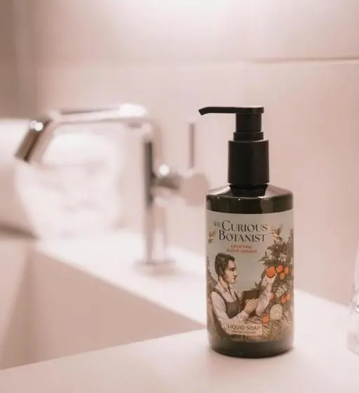 استودیوی استاندارد, FortyPlusOne Hotel Vienna